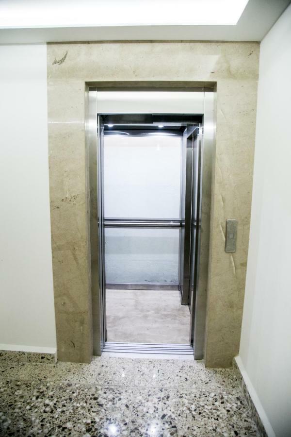 מונטריי Booking 500 מראה חיצוני תמונה
