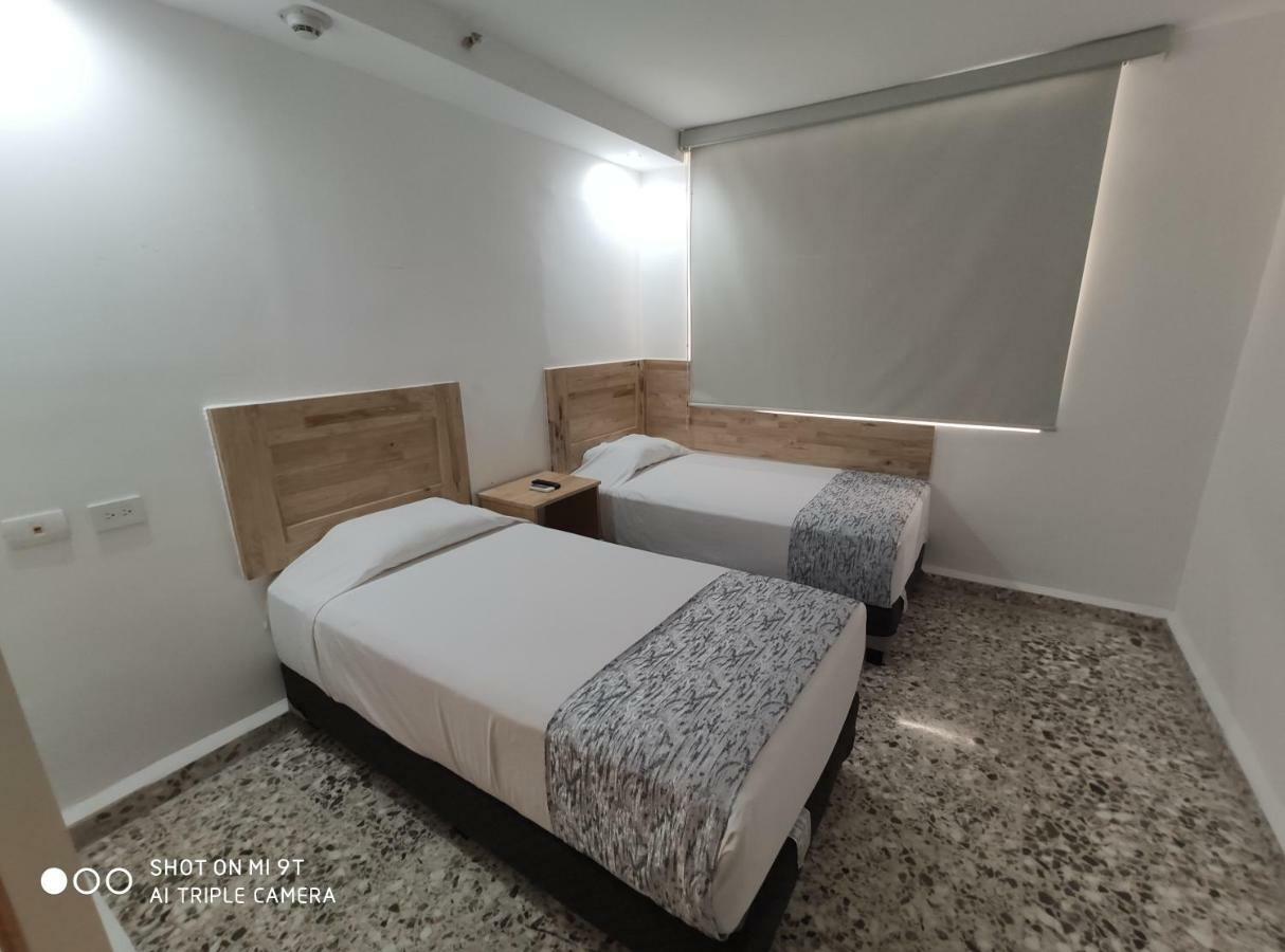 מונטריי Booking 500 מראה חיצוני תמונה