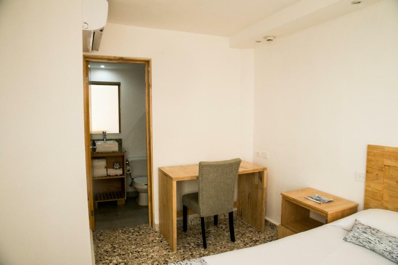 מונטריי Booking 500 מראה חיצוני תמונה